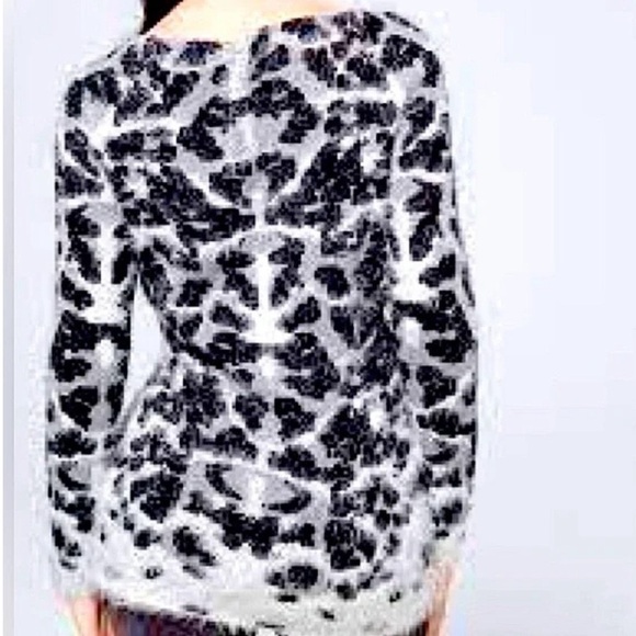 SALE 🎁 NEW Black, grey and white cheetah print sweater. Stunning and size M. - Picture 3 of 11